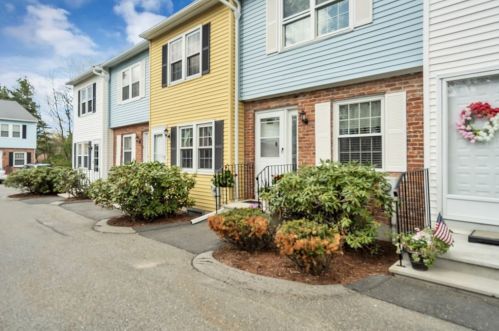 2 Mountainshire Dr, Worcester, MA 01606 exterior