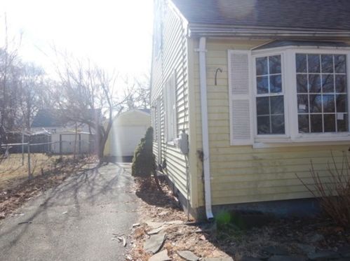202 Davis St, Springfield, MA 01104 exterior