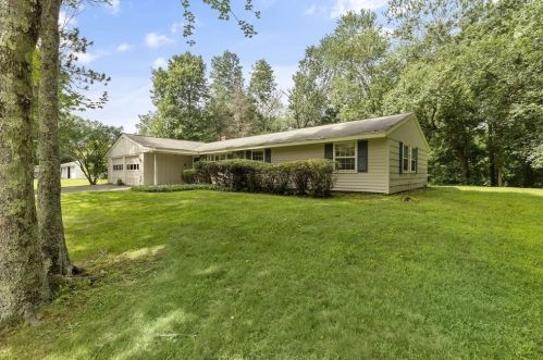 26 Juniper Ln, Framingham, MA 01701 exterior