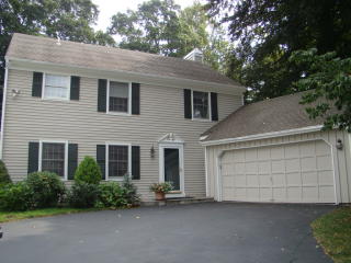 81 Fieldstone Ter, Stamford, CT 06902 exterior