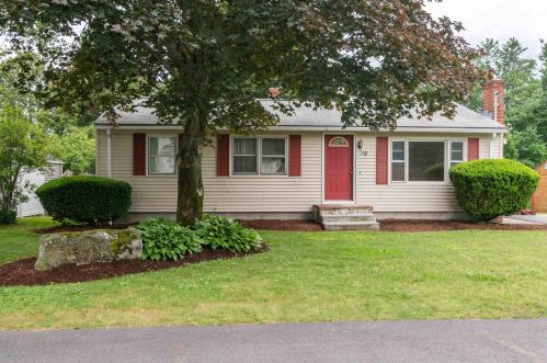 19 Bloomingdale Dr, Nashua, NH 03064 exterior