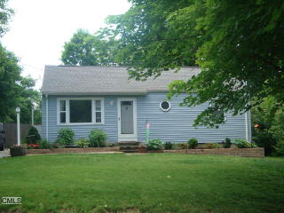 22 Sunset Dr, Huntington, CT 06484 exterior