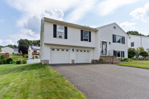 377 Ardsley Rd, Waterbury, CT 06708 exterior