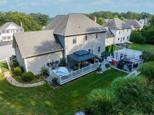9 Saffron Ln, East-Hampton, CT 06424 exterior