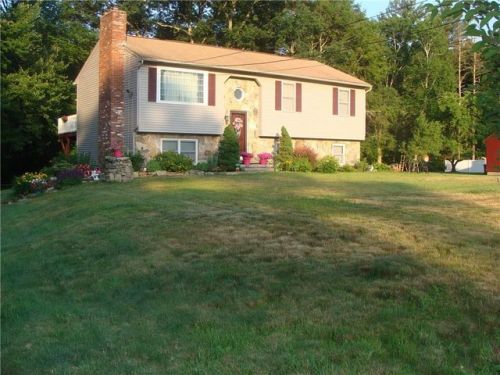 17 Leuba Rd, Coventry, RI 02816 exterior