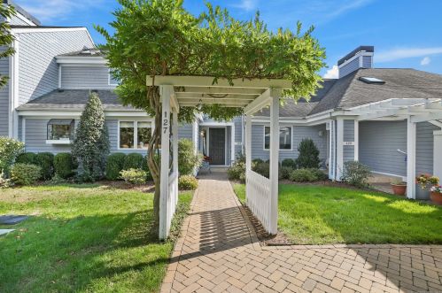 127 Lansdowne, Westport, CT 06880 exterior
