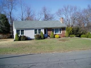 28 Whitmore Dr, Springfield, MA 01104 exterior