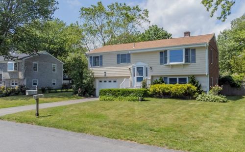 24 Reardon Dr, Middletown, RI 02842 exterior