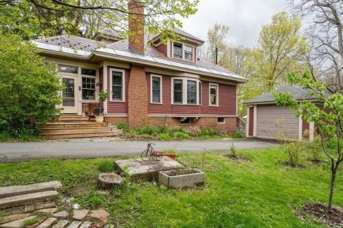 562 Pleasant St, Amherst, MA 01002 exterior