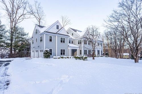 110 Shady Knoll Ln, New Canaan, CT 06840 exterior