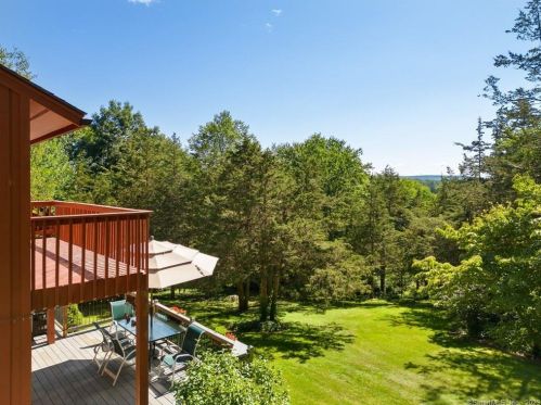 3 Juniper Dr, Granby, CT 06035 exterior