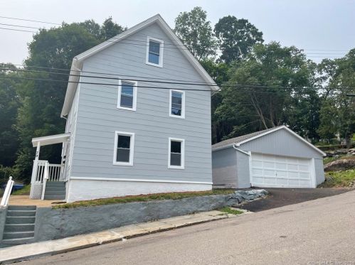 79 Oakridge St, Norwich, CT 06360 exterior