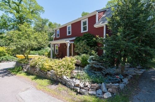 63 Curtis St, Pigeon Cove, MA 01966 exterior