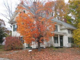 84 Main St, Raymond, NH 03077 exterior