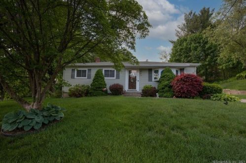 35 Plaskon Dr, Huntington, CT 06484 exterior