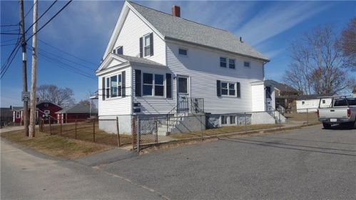 244 Hilton St, Tiverton, RI 02878 exterior