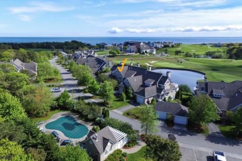 16 Vineyard Reach, Mashpee, MA 02649 exterior