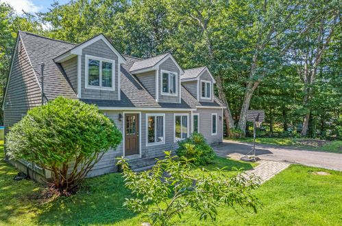 45 Pine Hill Rd, Cape Neddick, ME 03902 exterior