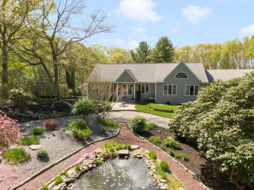 1967 Division Rd, East Greenwich, RI 02818 exterior