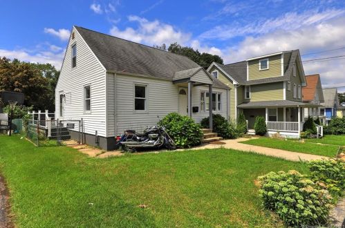 38 Maple St, Seymour, CT 06483 exterior