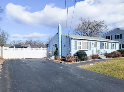 24 Waltham Dr, Nashua, NH 03060 exterior