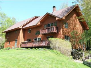 382 Gilcrist Rd, Stowe, VT 05672 exterior