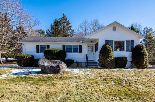 82 Spruce St, Bucksport, ME 04416 exterior