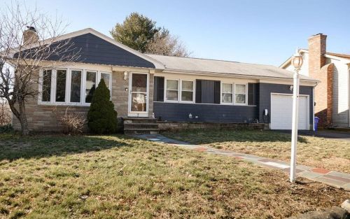 7 Oak Grove Blvd, North Providence, RI 02911 exterior
