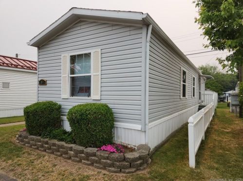 38 Pine St, East Windsor, CT 06088 exterior