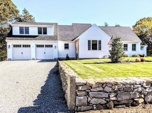 1642 Drift Rd, Horseneck Beach, MA 02790 exterior