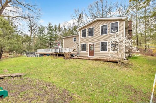 69 Hickory Ln, Huntington, CT 06484 exterior