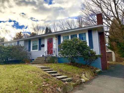 59 Holden St, Worcester, MA 01605 exterior