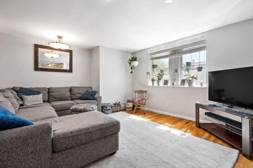 72 Cottage St, Roxbury-Xing, MA 02125 exterior