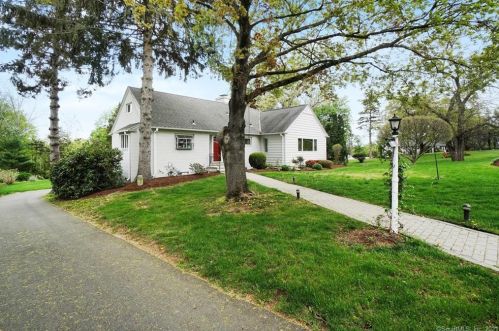 27 Green Hill Rd, North Haven, CT 06473 exterior