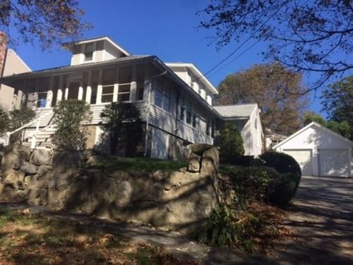 21 Hillcrest Ave, Methuen, MA 01844 exterior
