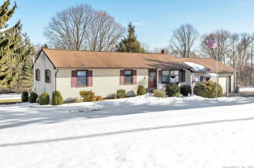 8 Lynne Ter, Huntington, CT 06484 exterior