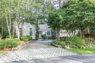 145 Willow Bend Dr, Mashpee, MA 02649 exterior