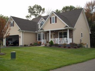 98 Nutmeg Dr, Somers, CT 06071 exterior