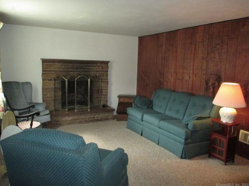 6 Mathew Ln, North Haven, CT 06473 exterior