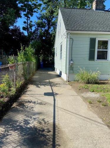 242 Bay View Ave, Providence, RI 02905 exterior