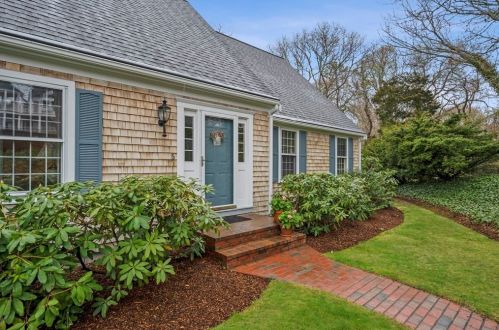 6 Clear Pond Rd, Falmouth, MA 02540 exterior