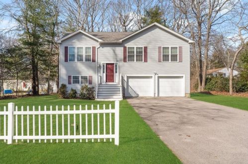 7 Robin Dr, Exeter, RI 02822 exterior