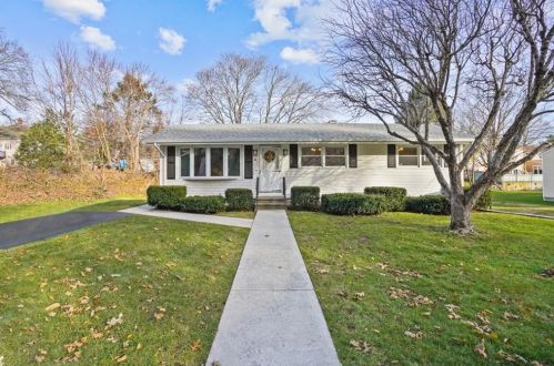 15 Spruce St, Lincoln, RI 02838 exterior