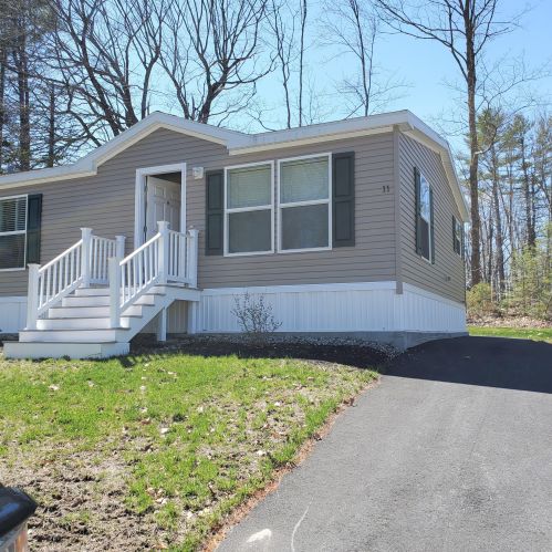 11 Donna Dr, Lisbon, ME 04250 exterior