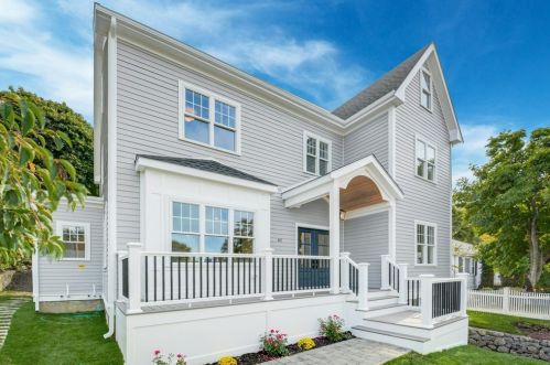 61 Robin St, Roxbury Xing, MA 02132 exterior