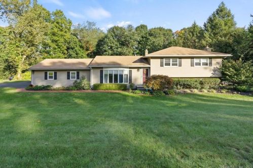 32 Morgan Dr, Wallingford, CT 06492 exterior