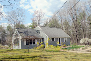 240 River Rd, Lee, NH 03861 exterior