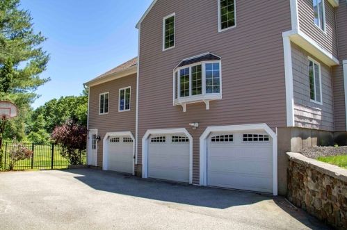 1806 Salem St, North Andover, MA 01845 exterior