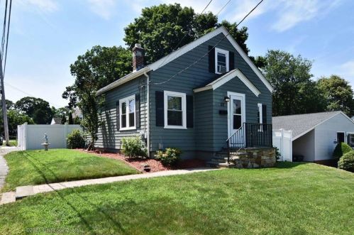 52 Towanda Dr, North-Providence, RI 02911 exterior