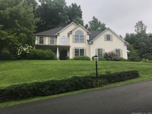 8 Long Hill Dr, Somers, CT 06071 exterior